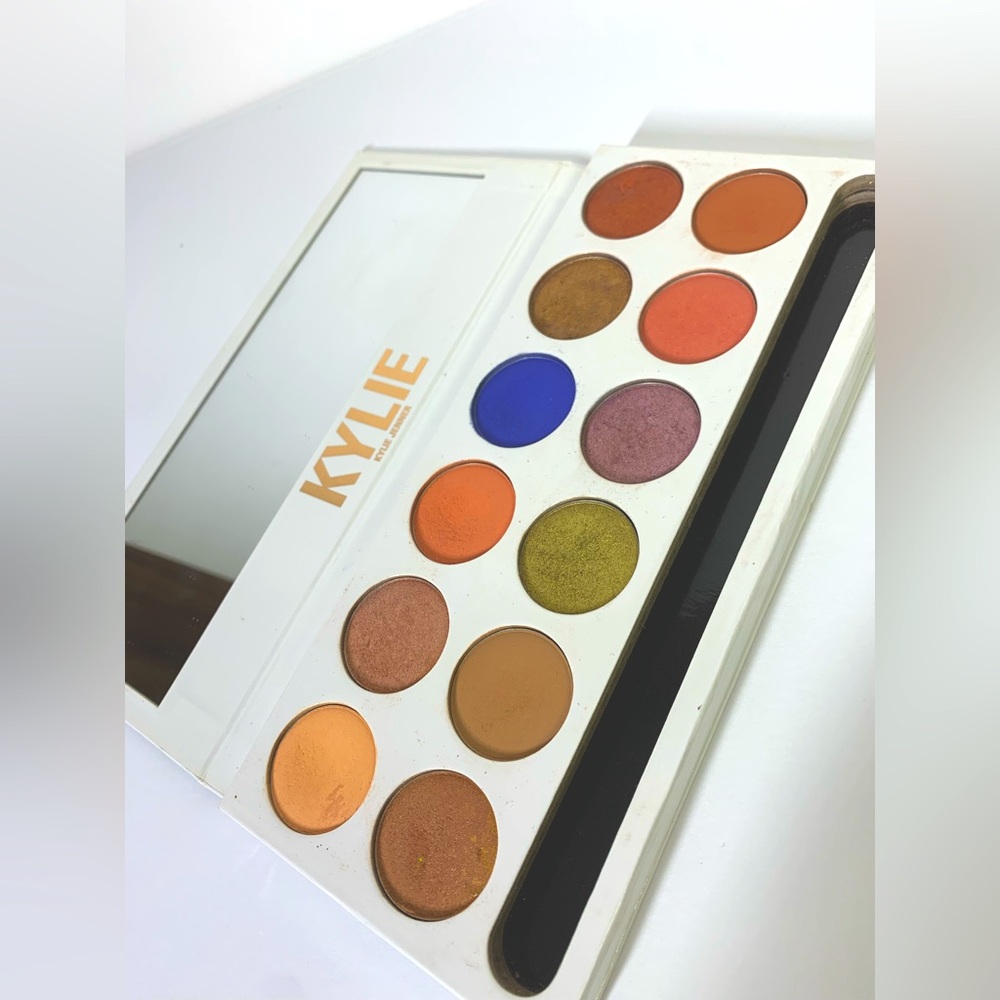 Kylie Jenner eyeshadow palette by Kylie Cosmetics